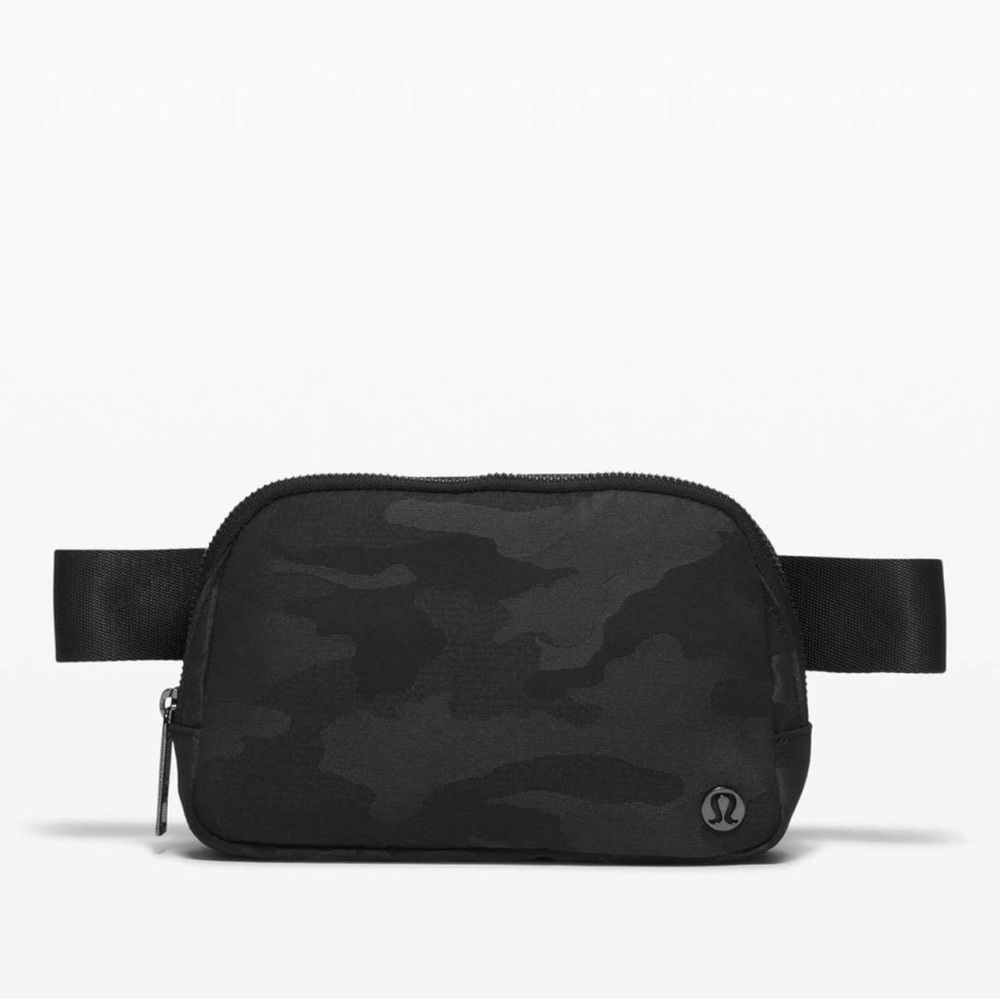 Lululemon Everywhere Belt Bag *1L
Heritage Camo Jacquard Max Black Graphite Grey